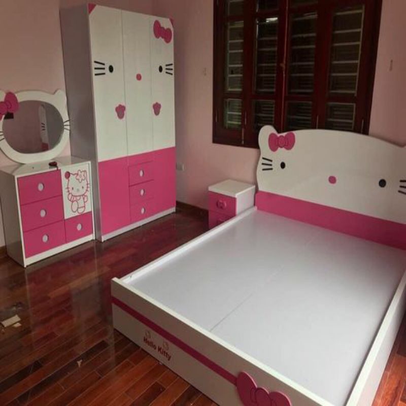 Giường gỗ sơn hello kitty màu hồng GTE062
