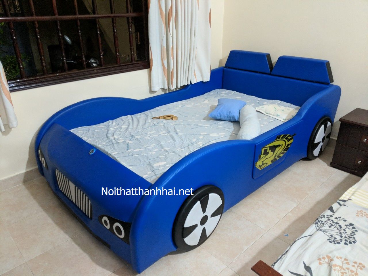 Giường ô tô màu xanh xe đua giá bán 12 triệu VND size 1m2 x 2m 2