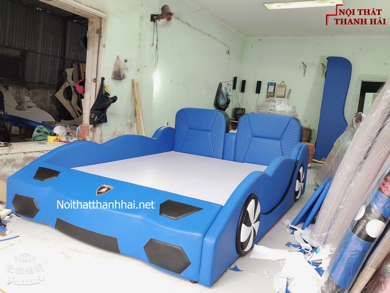 Giường ô tô thể thao lamborghini màu xanh bé trai