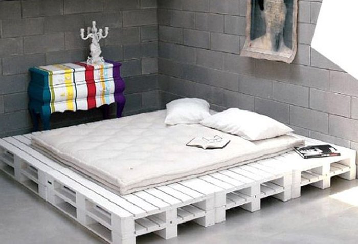 Giường ngủ bằng khối gỗ Pallet giá rẻ dành cho sinh viên, người bình dân
