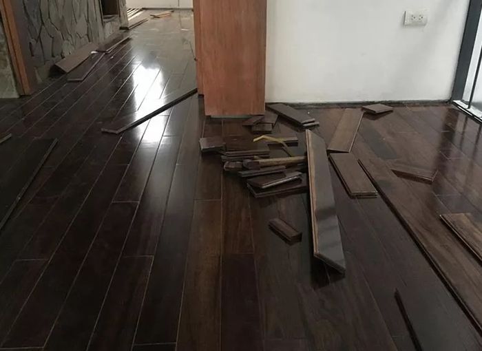 Sàn nhà làm từ gỗ óc chó