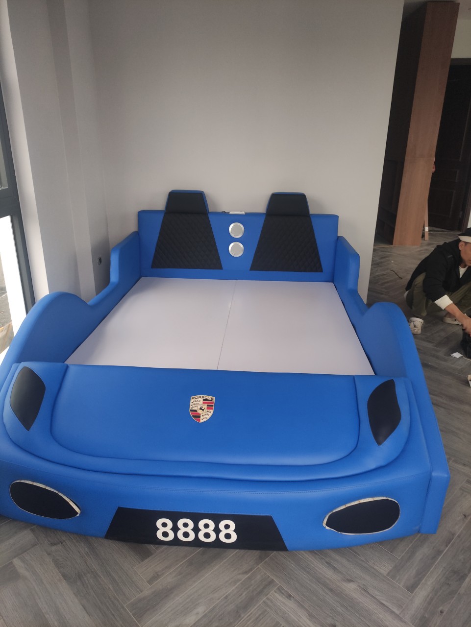 Giường ô tô GTE136 màu xanh dương có đèn led + loa nghe nhạc