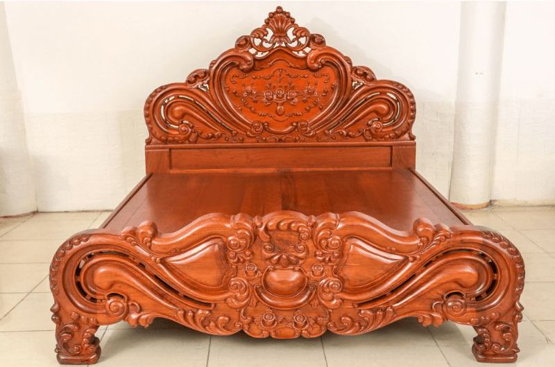 Giường ngủ làm từ gỗ hương đá